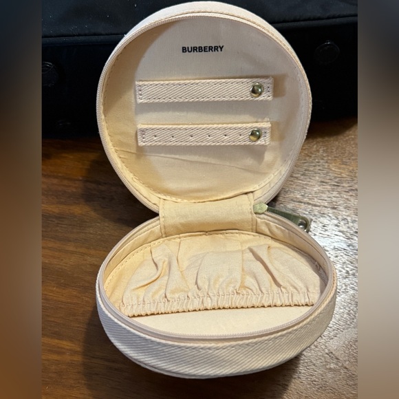 Burberry Goddess 5" Zip Around Travel Jewelry Case Round Clutch Makeup Bag NWT - Picture 6 of 6